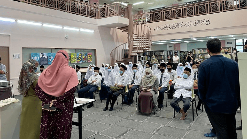 100% kohort IBDP pertama Madrasah Aljunied lulus dengan cemerlang